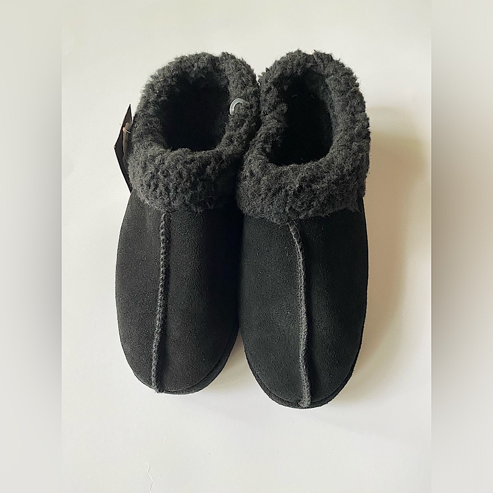 Mukluks Women’s slippers size 9